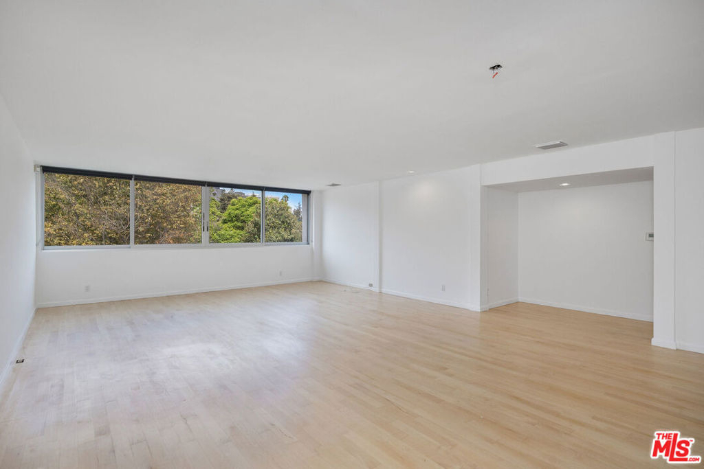 440 S Roxbury Drive - Photo 7