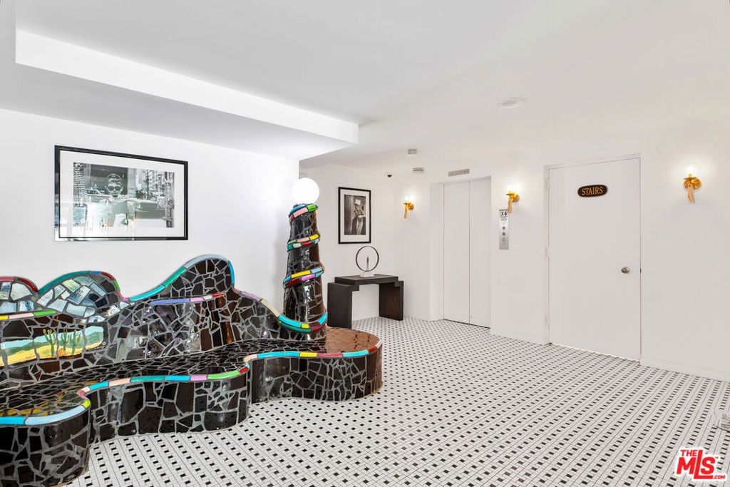 440 S Roxbury Drive - Photo 23