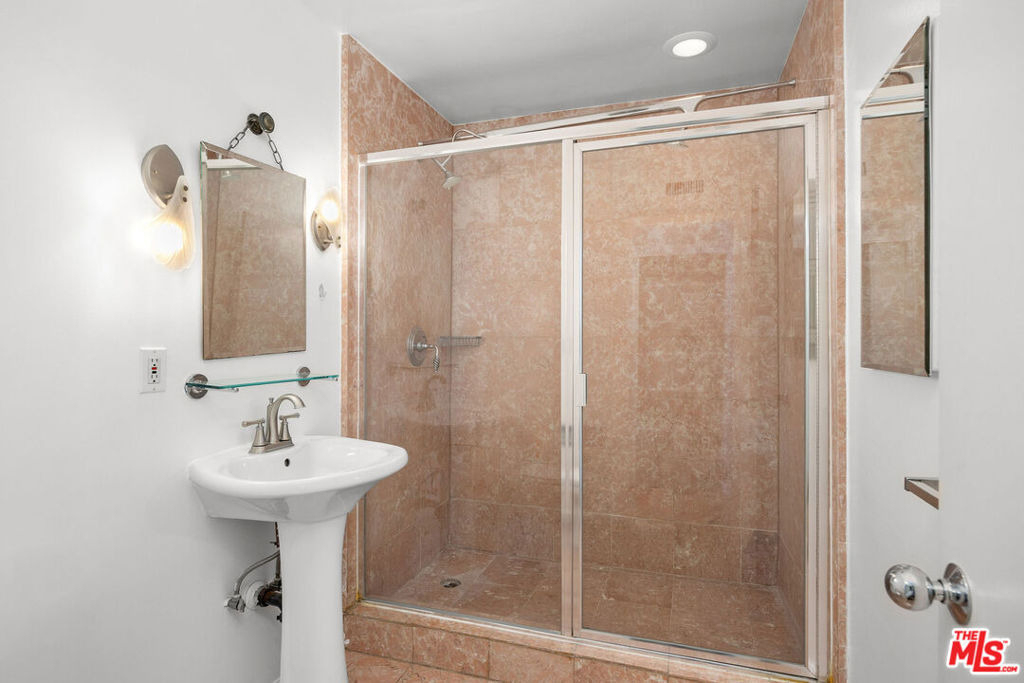 440 S Roxbury Drive - Photo 12