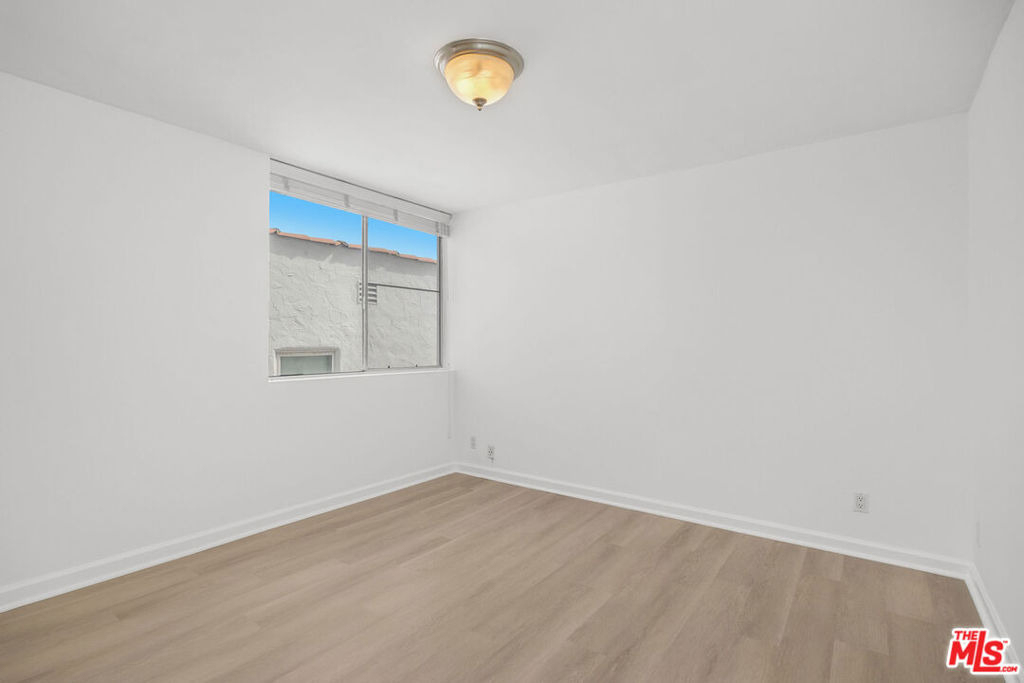 440 S Roxbury Drive - Photo 11