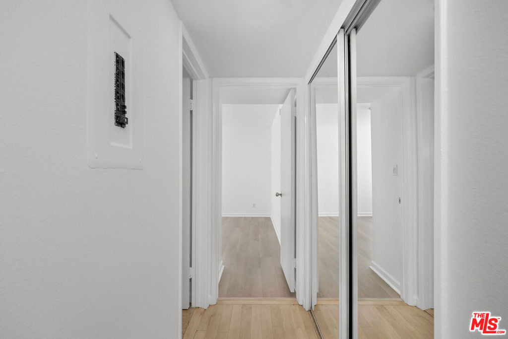 440 S Roxbury Drive - Photo 13
