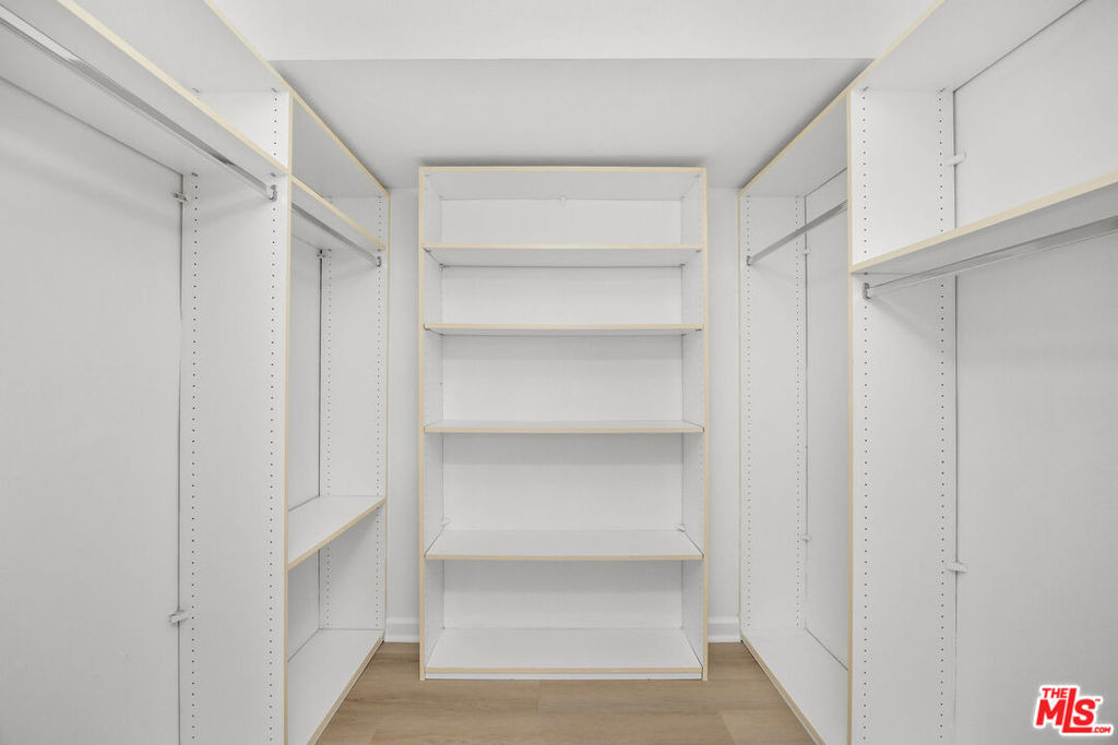 440 S Roxbury Drive - Photo 15