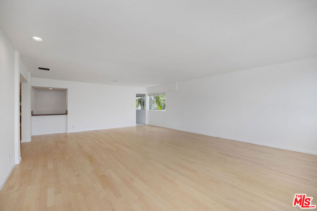 440 S Roxbury Drive - Photo 4