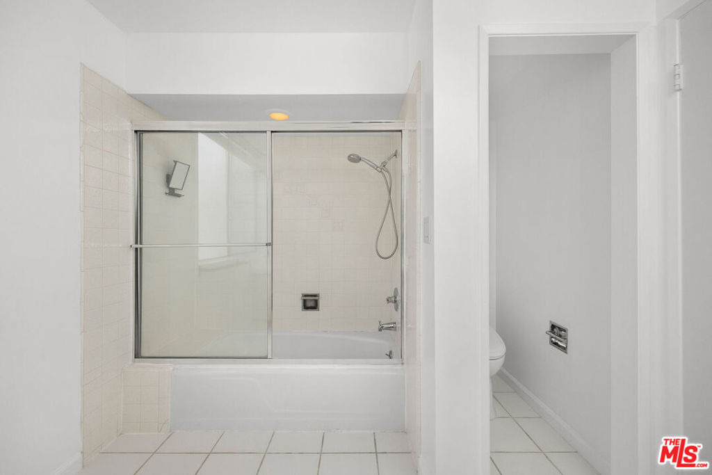 440 S Roxbury Drive - Photo 19