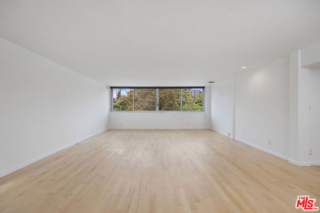 440 S Roxbury Drive - Photo 8