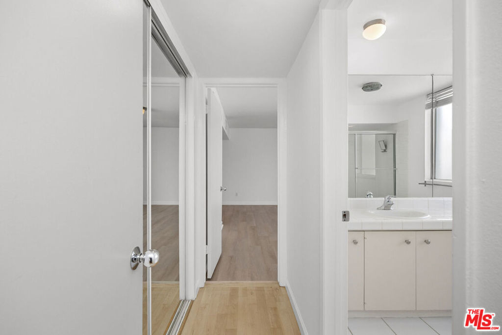 440 S Roxbury Drive - Photo 21