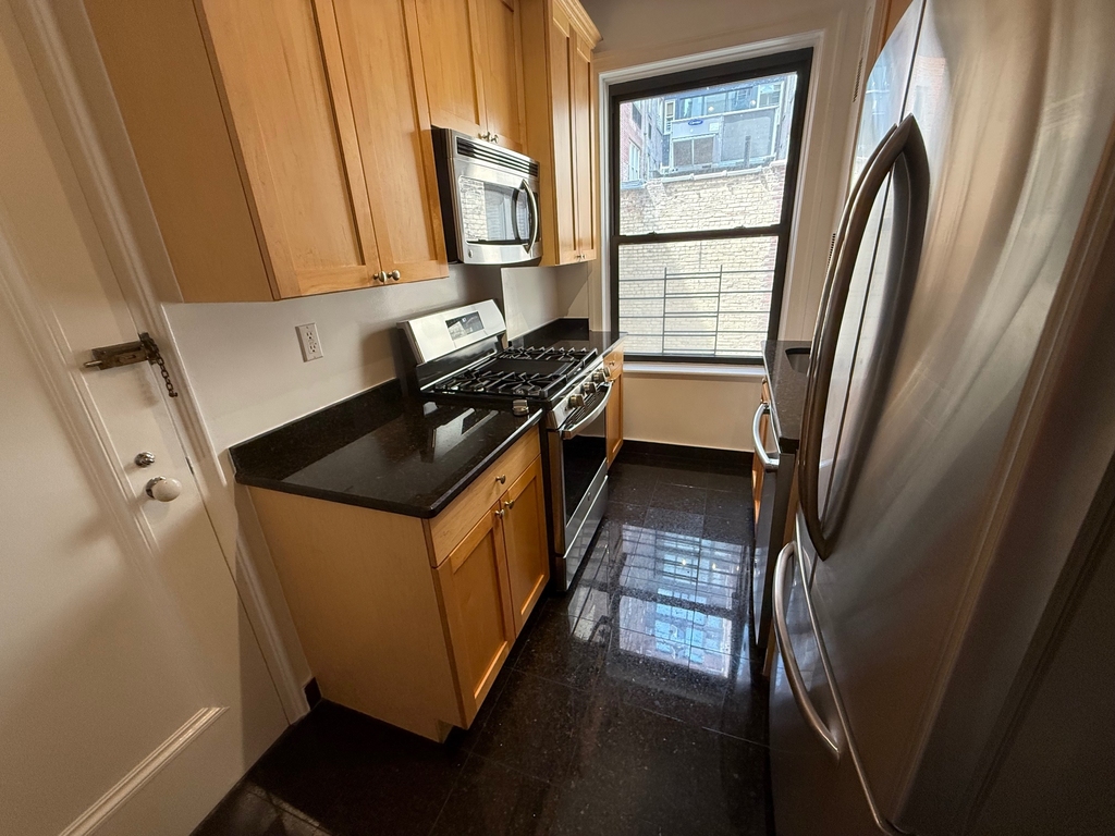 111 East 80th Street - Photo 7