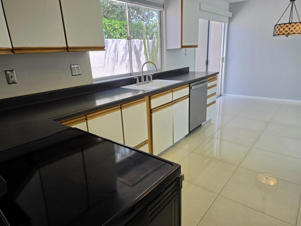 723 E Louise Drive - Photo 13