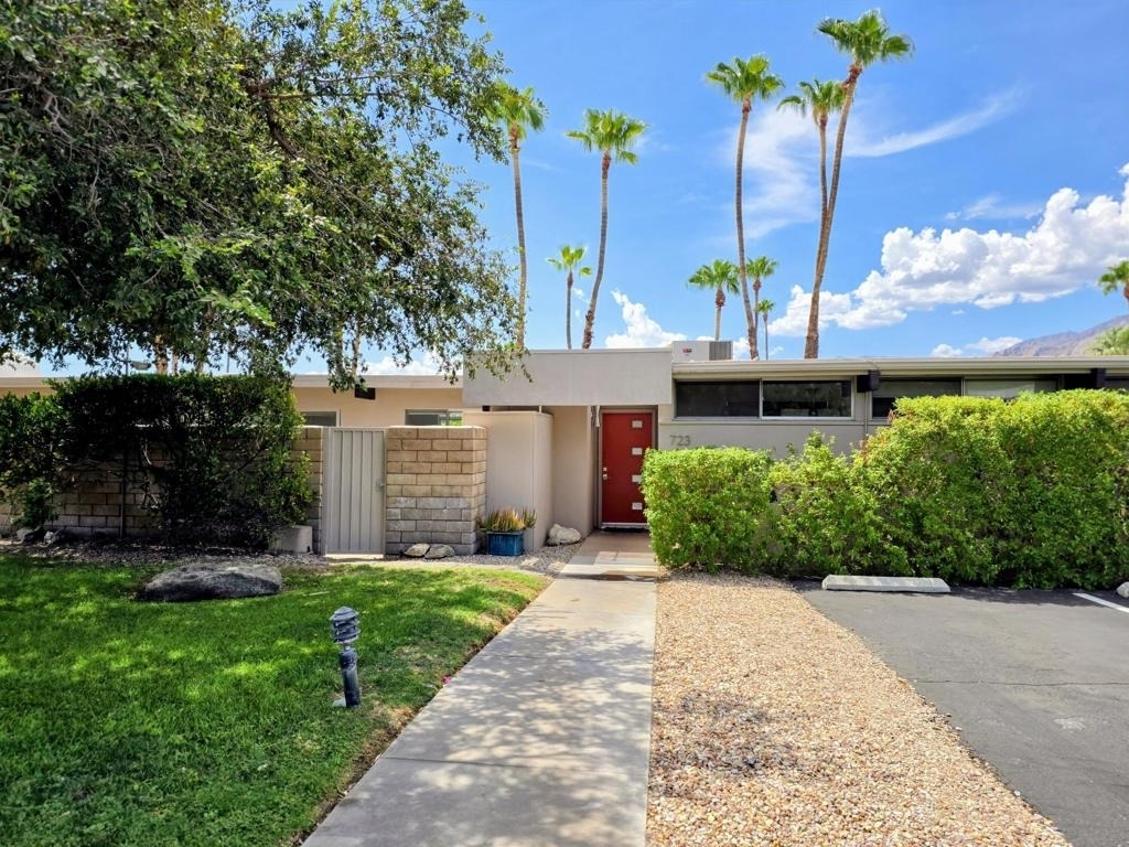 723 E Louise Drive - Photo 0