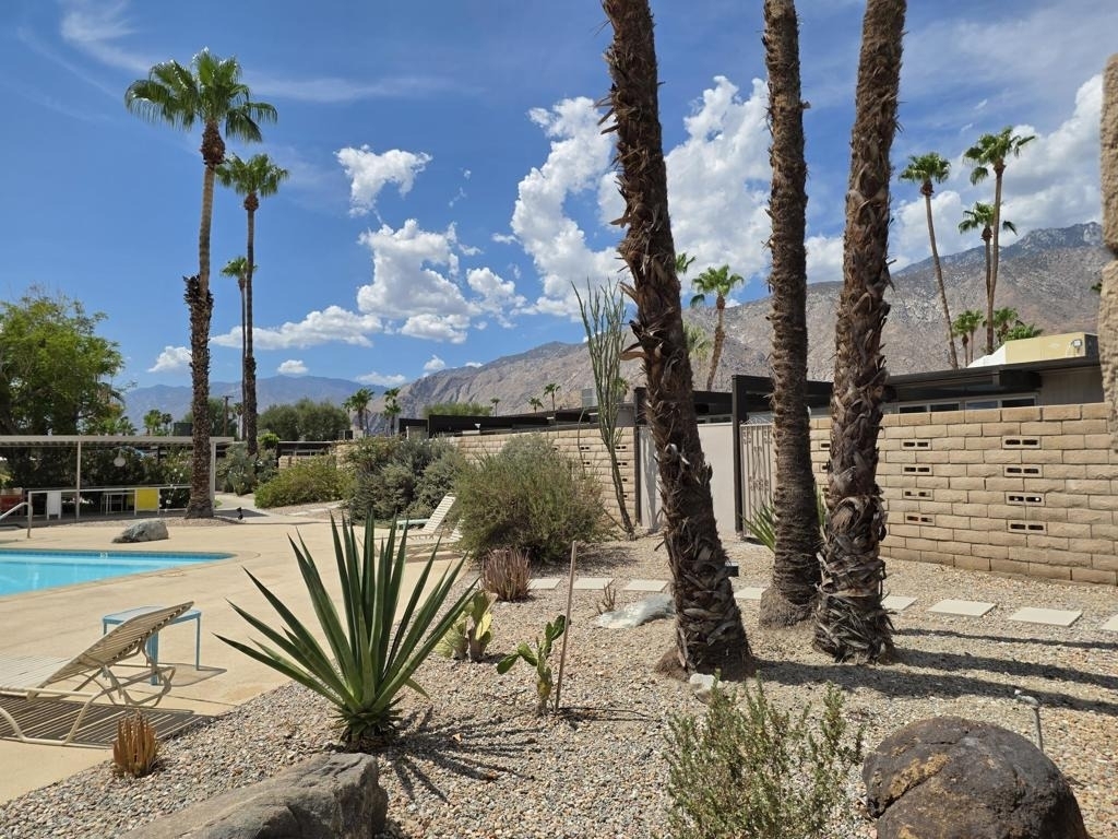 723 E Louise Drive - Photo 38