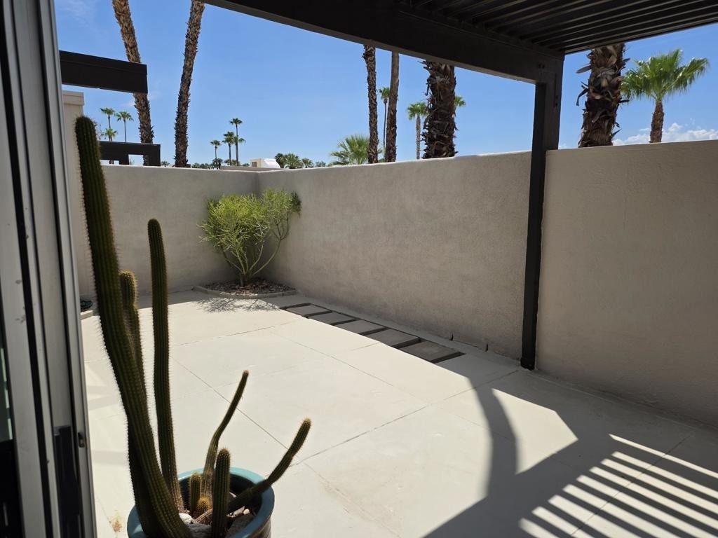 723 E Louise Drive - Photo 31