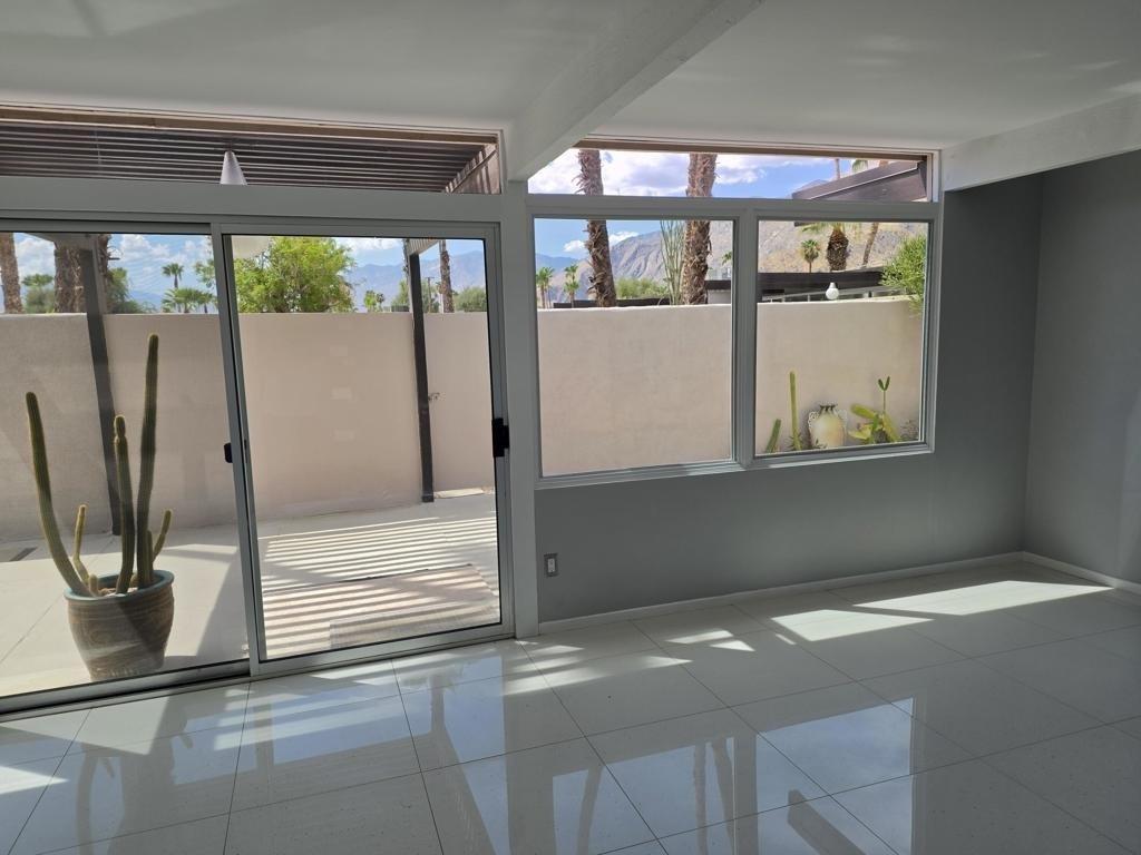 723 E Louise Drive - Photo 3