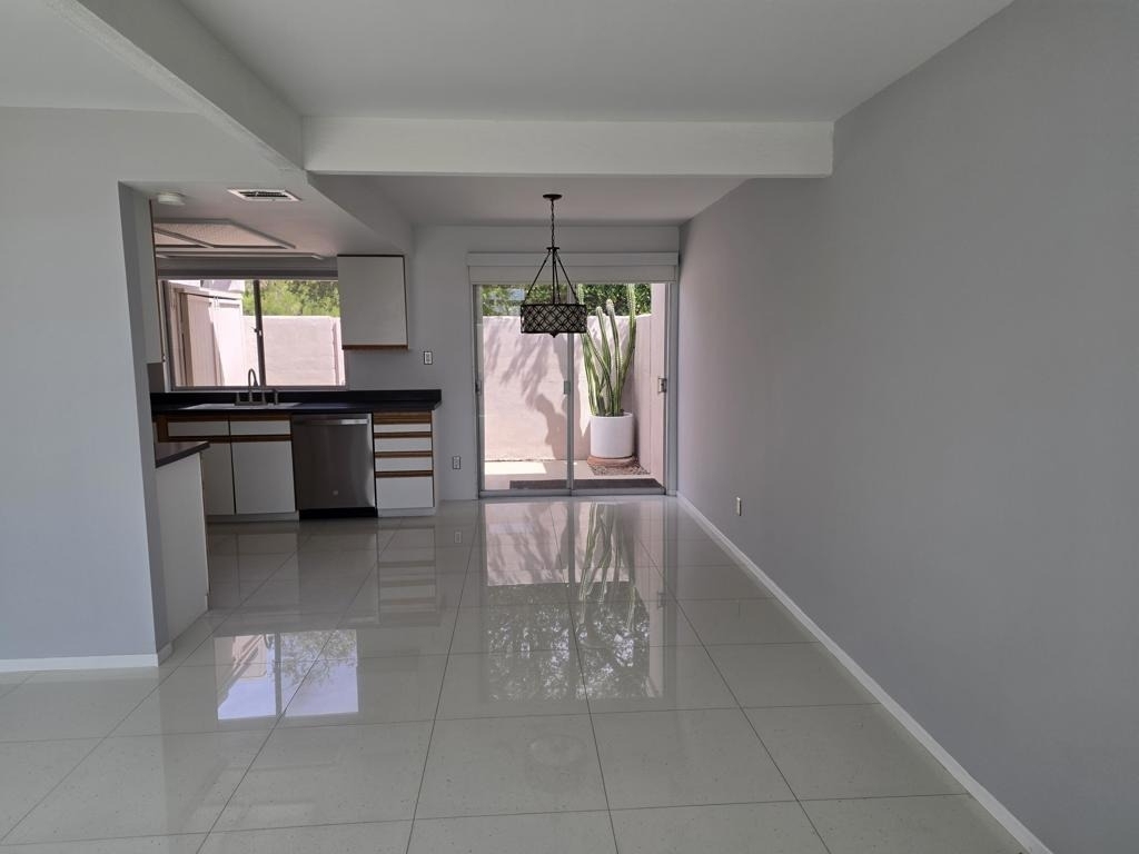 723 E Louise Drive - Photo 9