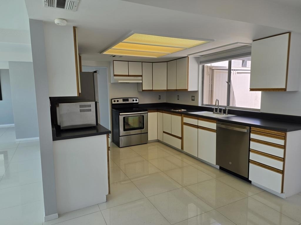 723 E Louise Drive - Photo 11