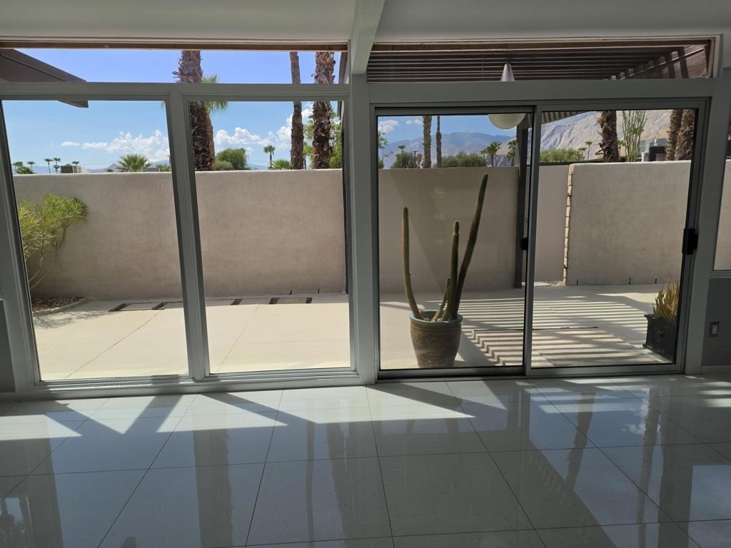 723 E Louise Drive - Photo 5