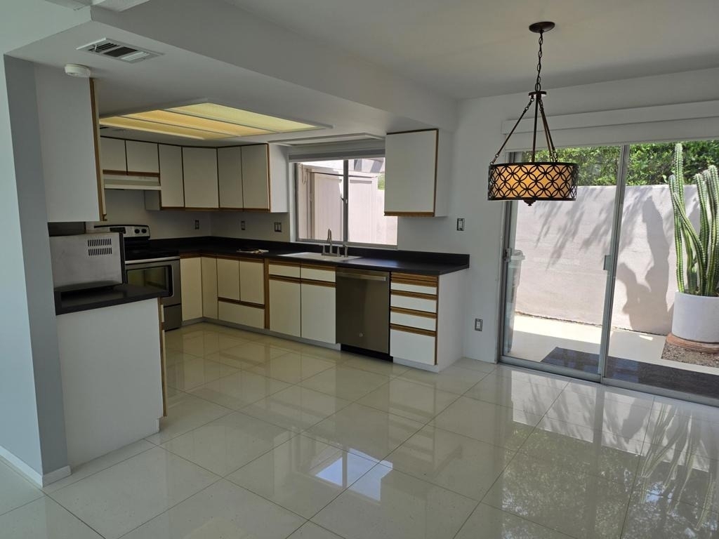 723 E Louise Drive - Photo 10
