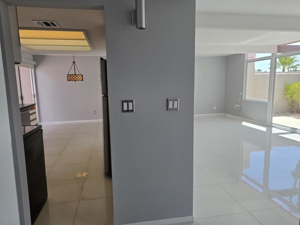 723 E Louise Drive - Photo 8