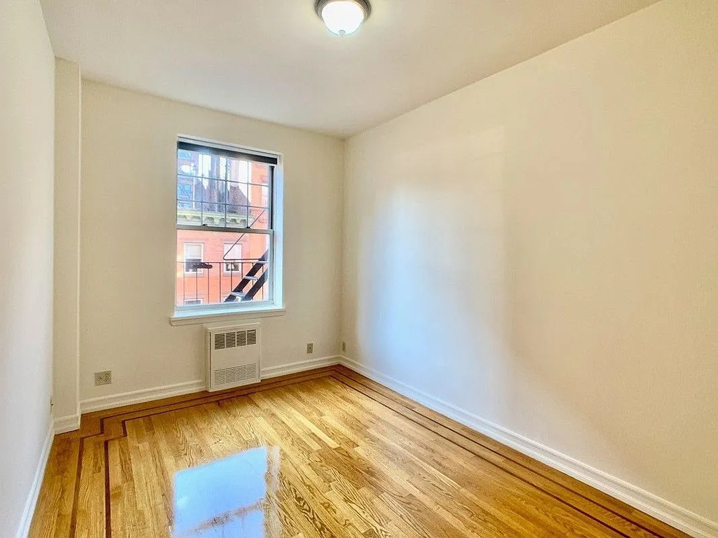 West 10th Street - Photo 7
