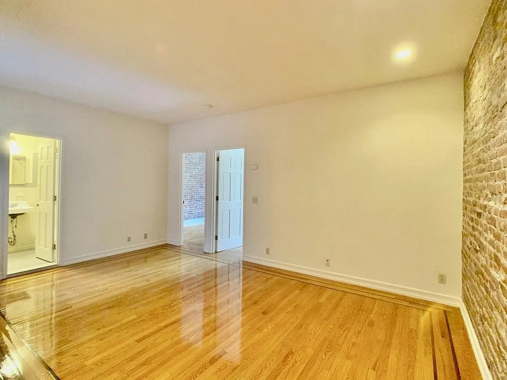 West 10th Street - Photo 3