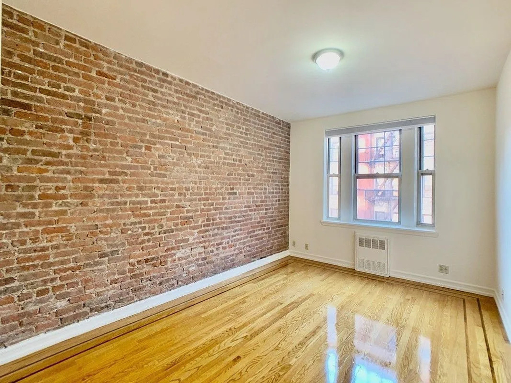 West 10th Street - Photo 5