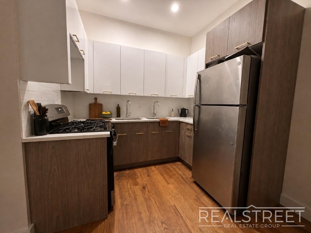 695 Dekalb Avenue - Photo 1