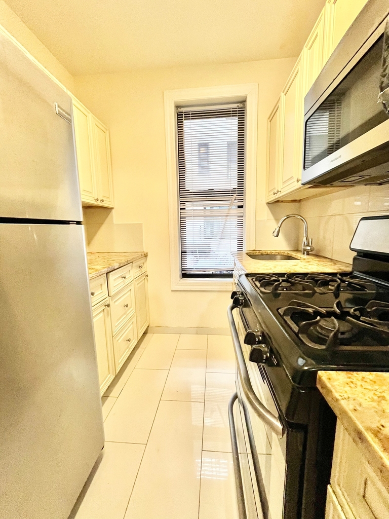 780 East 2nd Street - Photo 3