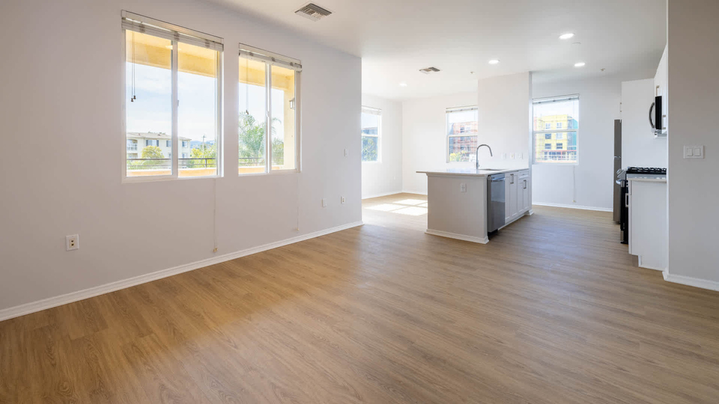 6150 De Soto Avenue - Photo 10