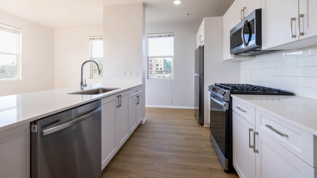 6150 De Soto Avenue - Photo 3