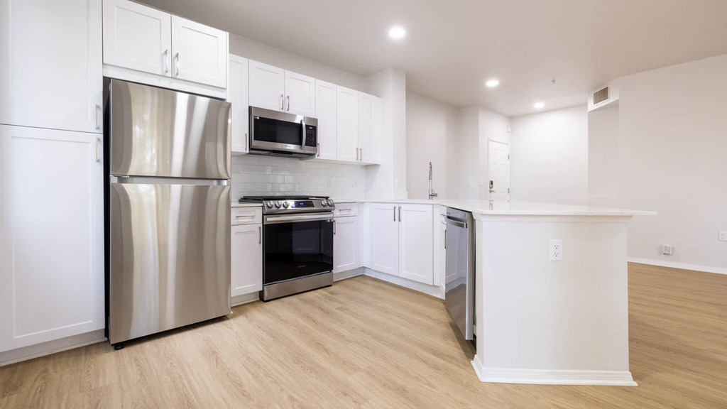 6150 De Soto Avenue - Photo 4