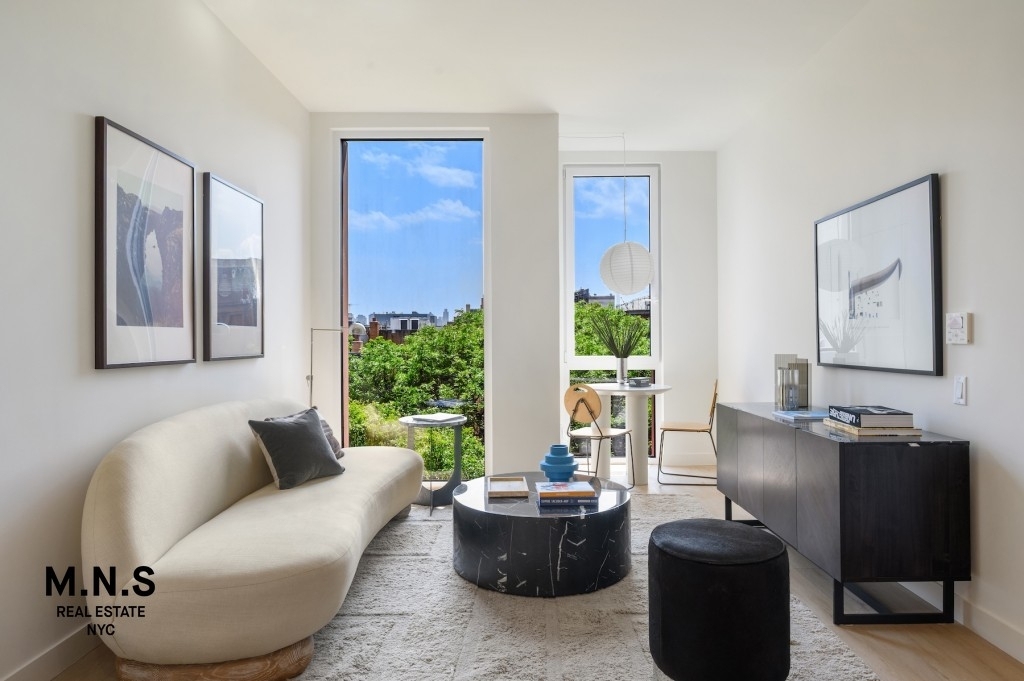 Madison Avenue - Photo 1