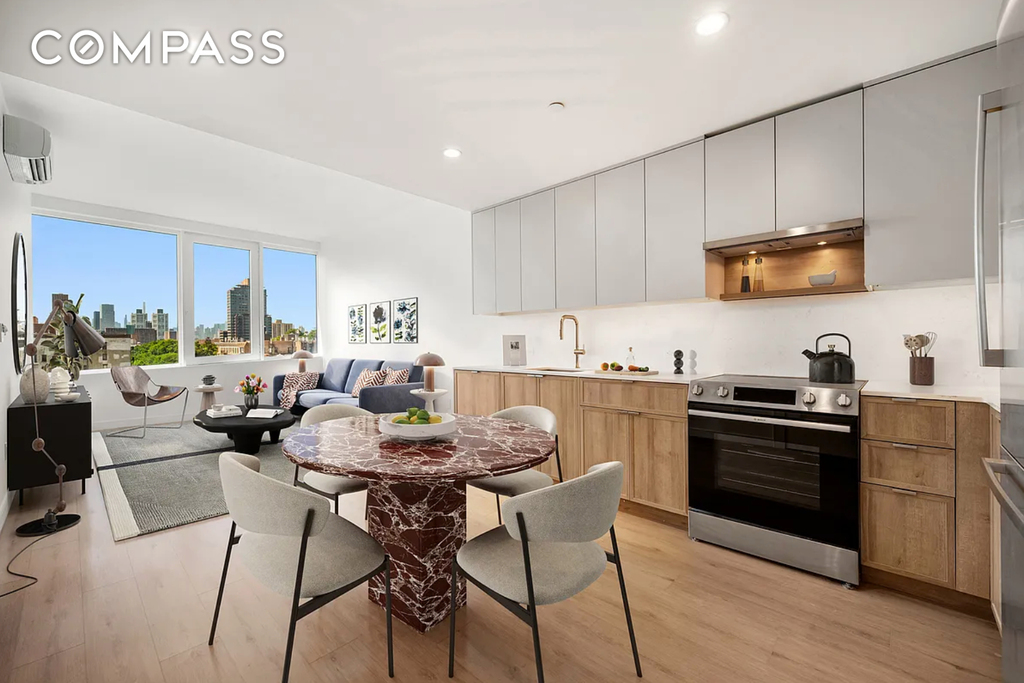 Madison Avenue - Photo 1