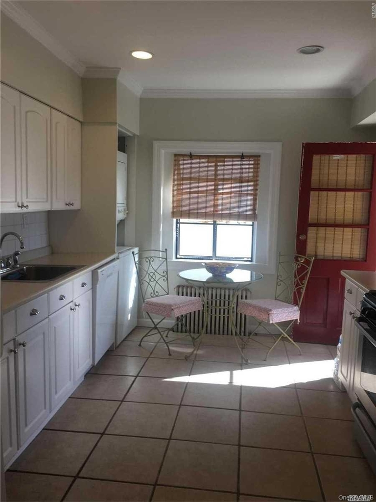 517 E Market Street - Photo 6