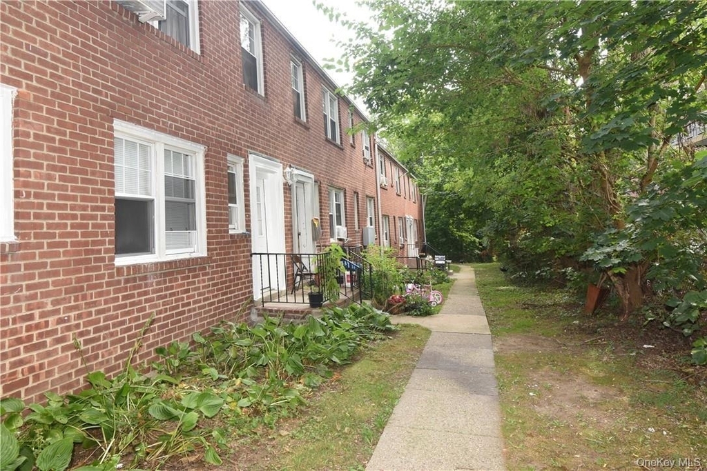 101 Carpenter Avenue - Photo 1
