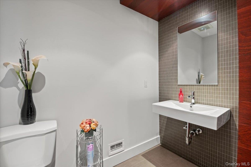 97 Pine Hollow Road - Photo 10