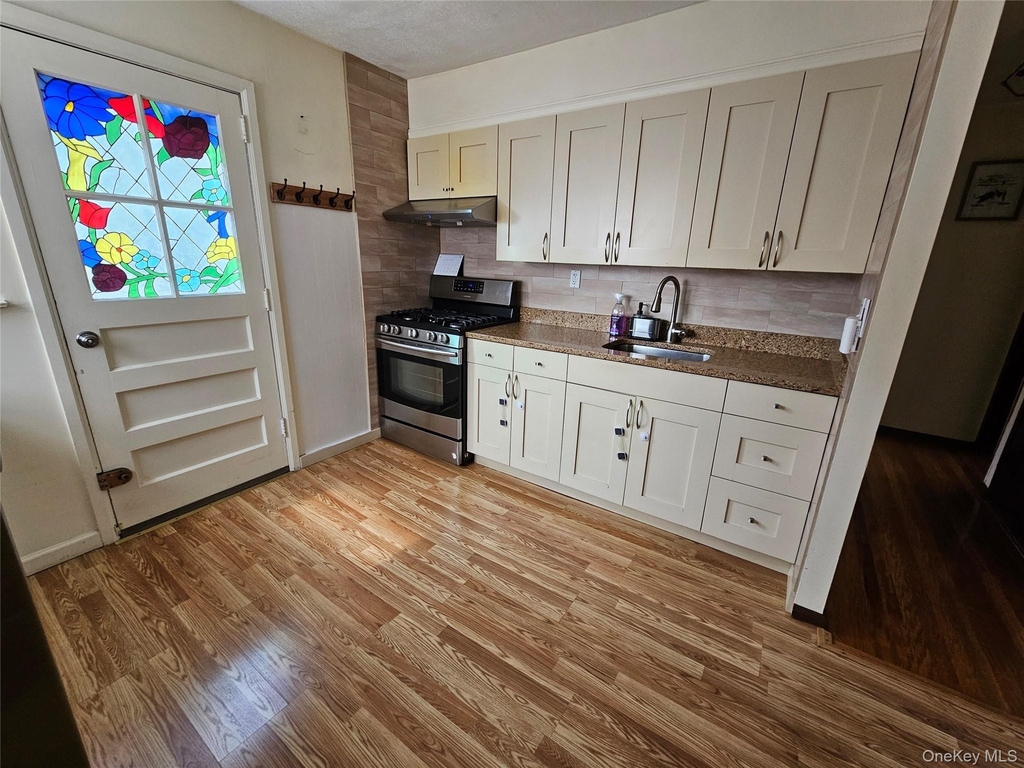 248-41 Thebes Avenue - Photo 3