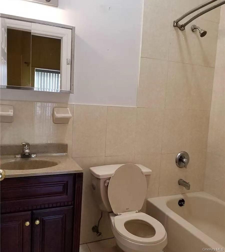 71-74 161st Street - Photo 3
