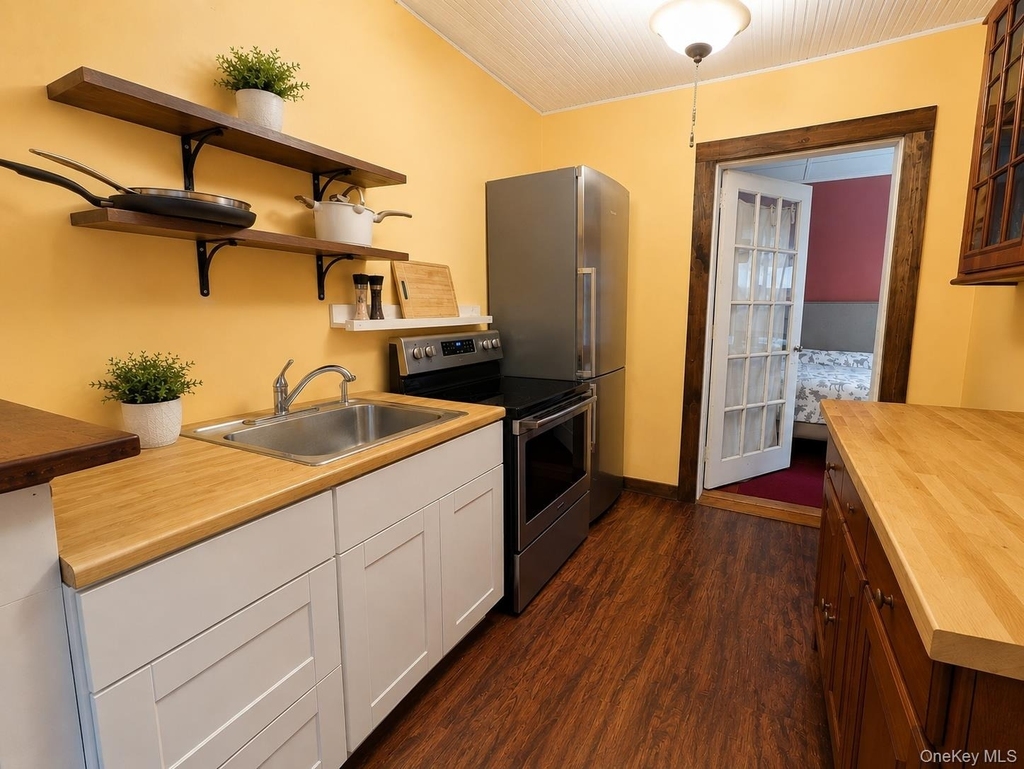 18 Hall Avenue - Photo 3