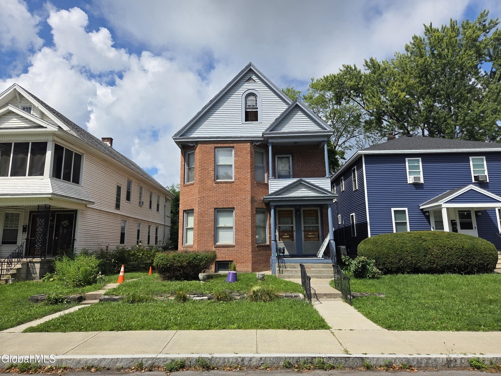 1273 Parkwood Boulevard - Photo 0