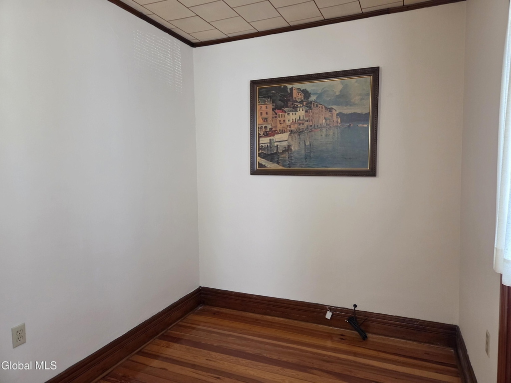 1273 Parkwood Boulevard - Photo 2