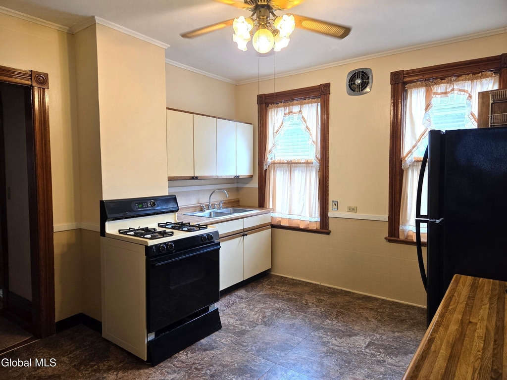1273 Parkwood Boulevard - Photo 5