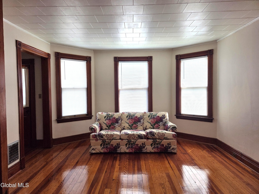 1273 Parkwood Boulevard - Photo 1