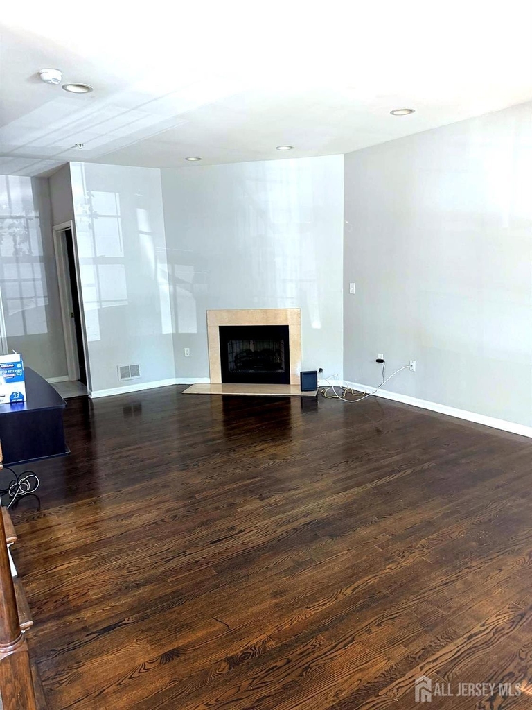 185 Sunshine Drive - Photo 1