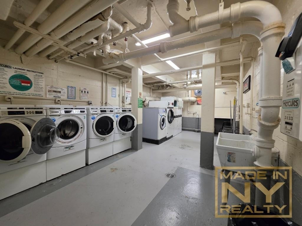 327 W 30th Street - Photo 7