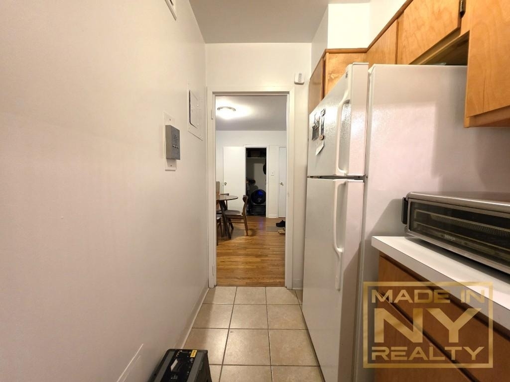 327 W 30th Street - Photo 3