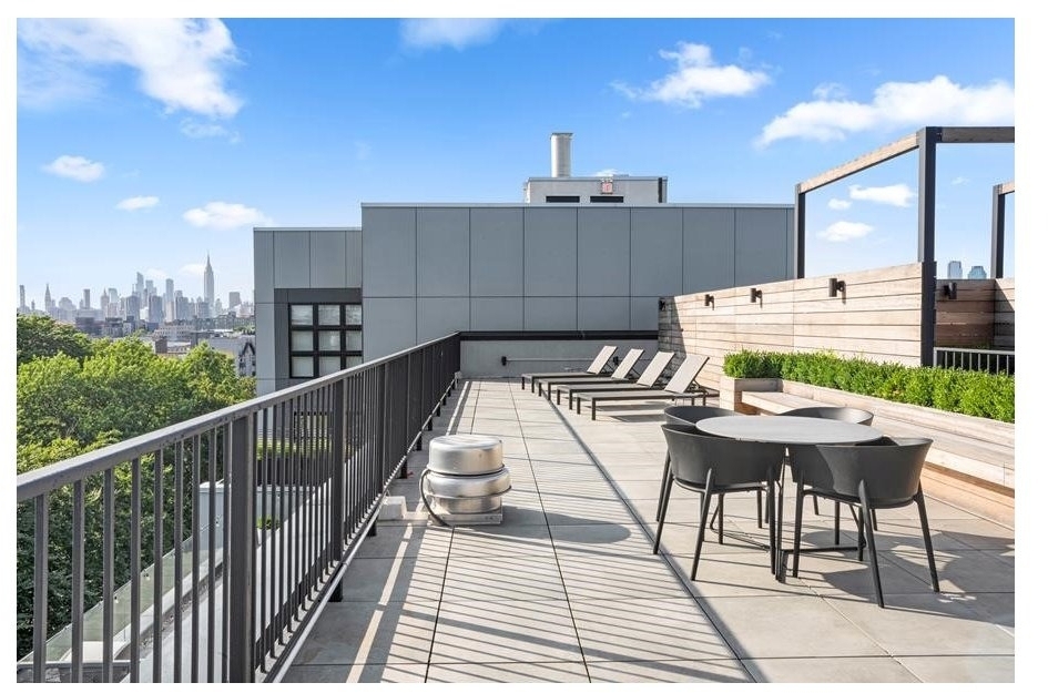 860 Lorimer Street - Photo 11