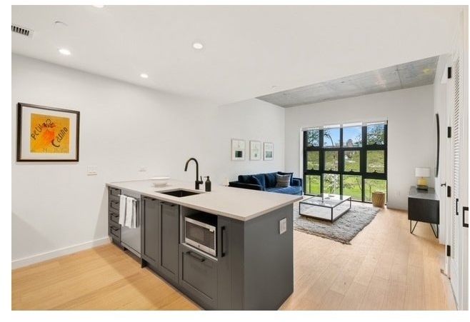 860 Lorimer Street - Photo 2