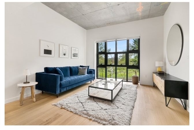 860 Lorimer Street - Photo 3