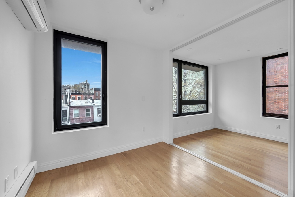 419 E 117th Street - Photo 3