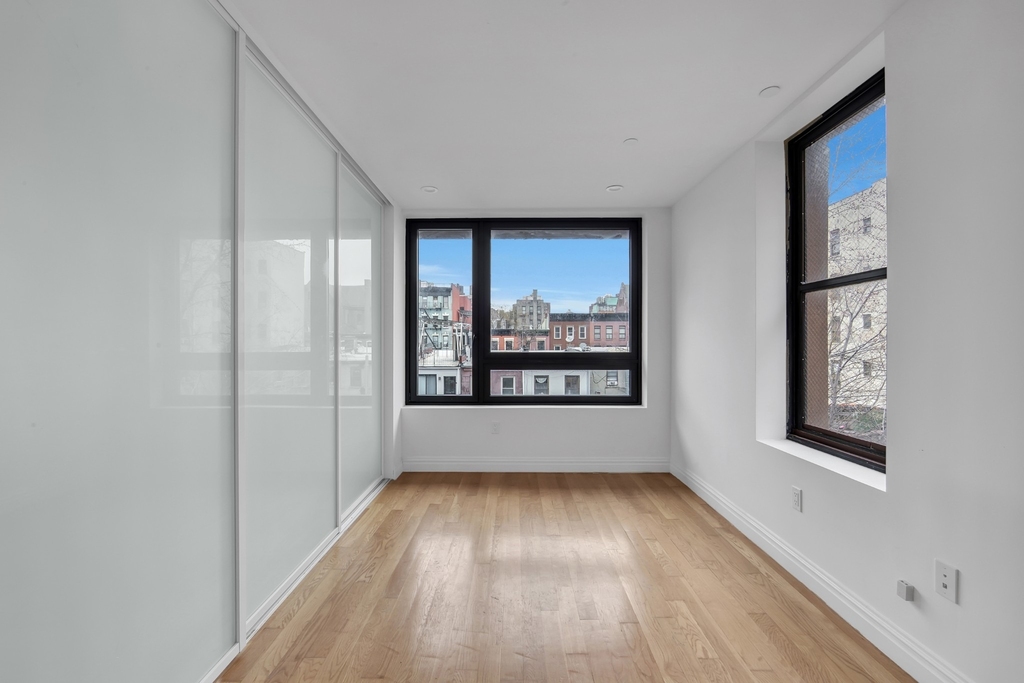 419 E 117th Street - Photo 6
