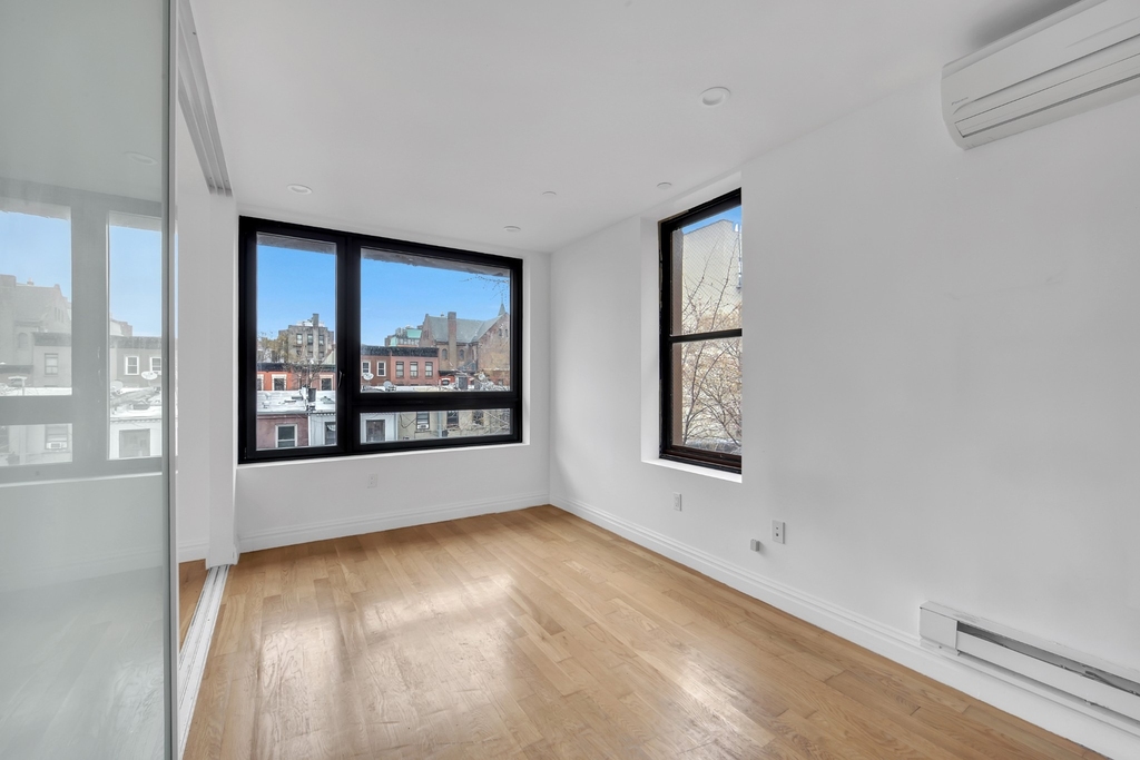 419 E 117th Street - Photo 4